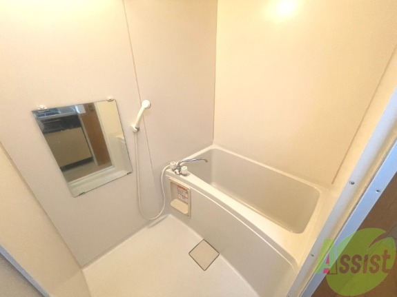 バス・シャワールーム　お風呂はこちら。１人暮らしにはピッタリのサイズ感ですね！