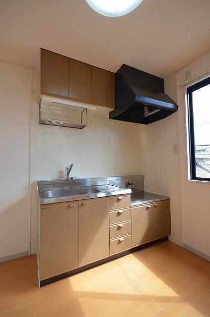 キッチン　同物件別号室の写真です。