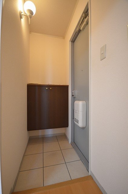 玄関　同物件別号室の写真です。