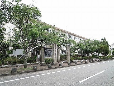 小学校　助任小学校（小学校）まで110m