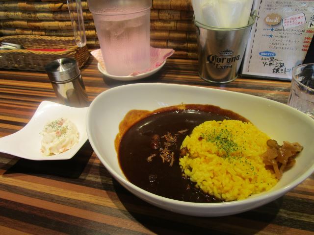 飲食店　Ｂｏｎｄｓ　牛すじカレーの人気店　夜はワインバー（飲食店）まで660m