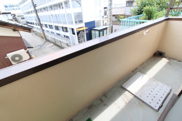 バルコニー　開放的で明るい空間を演出してくれるバルコニーです