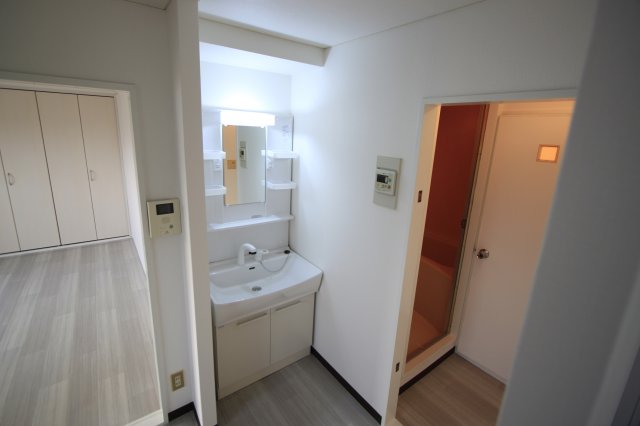 洗面設備　コンパクトで使いやすい洗面所