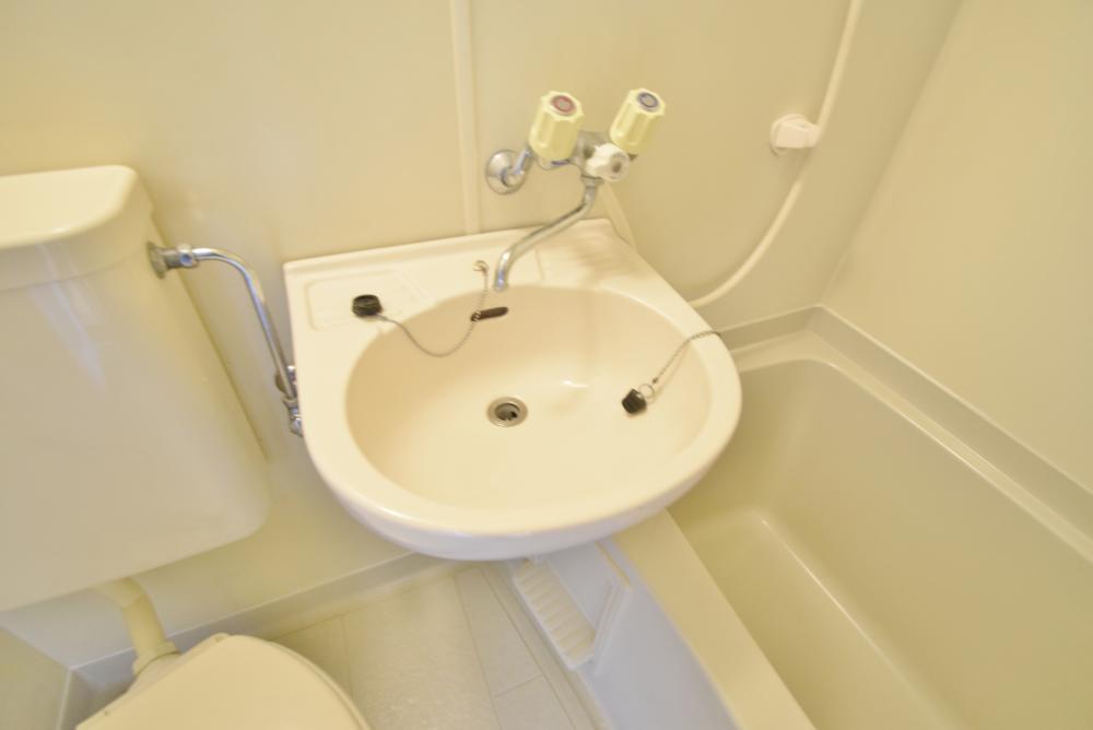 洗面設備　明るい洋室です♪