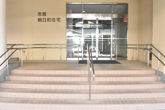 エントランス　入り口はオートロックがついています。