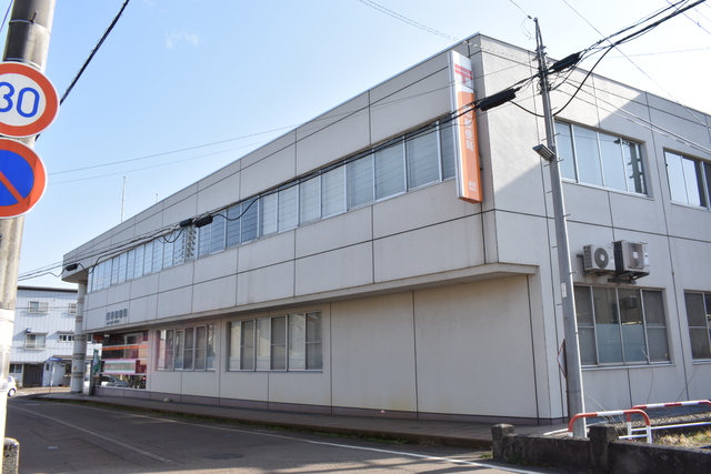 郵便局　新井学校町郵便局（郵便局）まで1206m