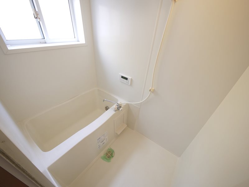 バス・シャワールーム　追焚き給湯、シャワー