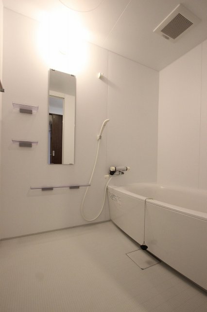 バス・シャワールーム　同物件、別号室のものです。