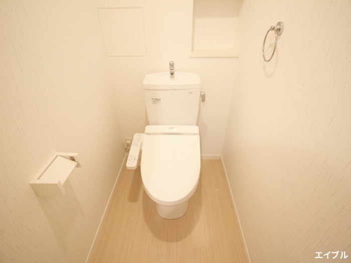 トイレ　※同物件の別室の写真です。