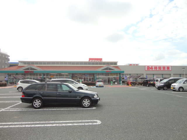 スーパー　西友 南長野店（スーパー）まで672m