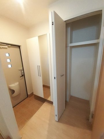 玄関　シューズボックス付きの玄関です☆