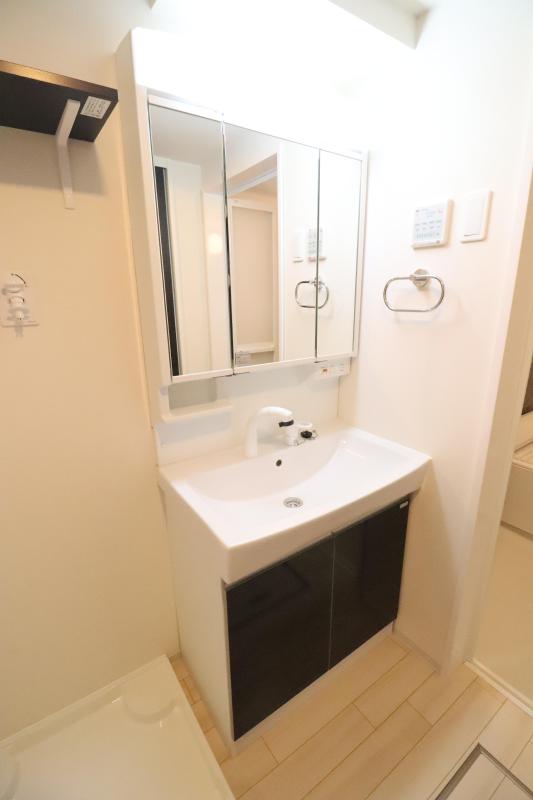 洗面設備　シャワー付き洗面台