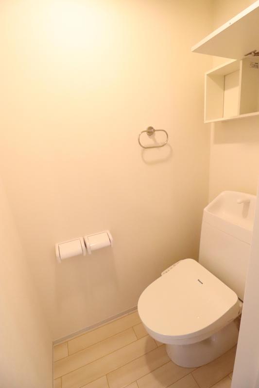 トイレ　温水洗浄暖房便座付き