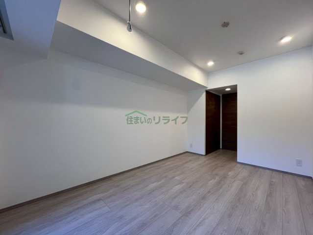 居室・リビング　※参考写真です。似た間取りの別部屋になります。