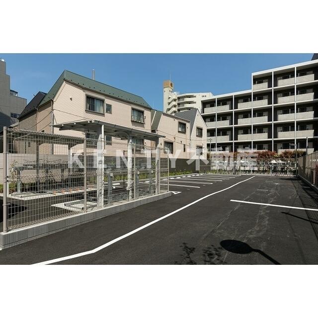 駐車場　駐車場に車を止められます