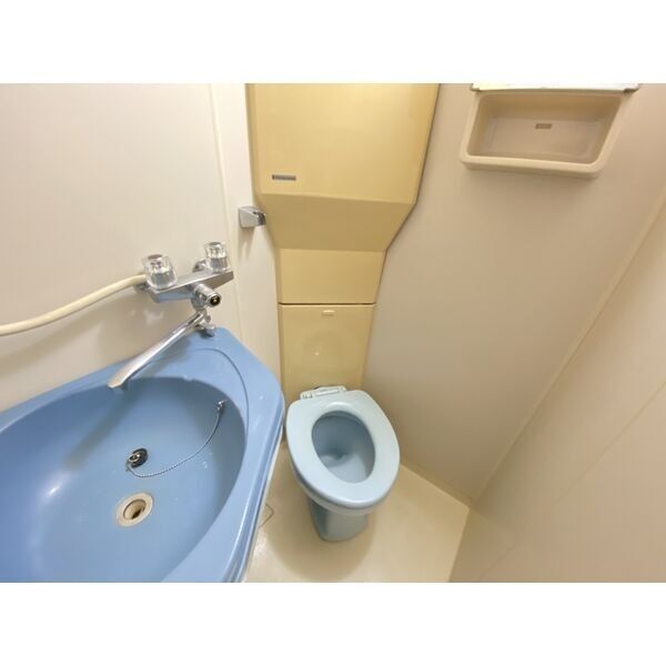 トイレ　洗面台を可動してトイレとして使用