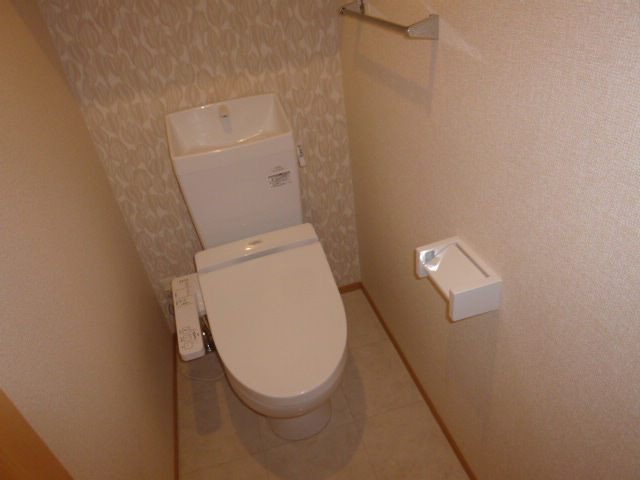 トイレ　温水洗浄便座