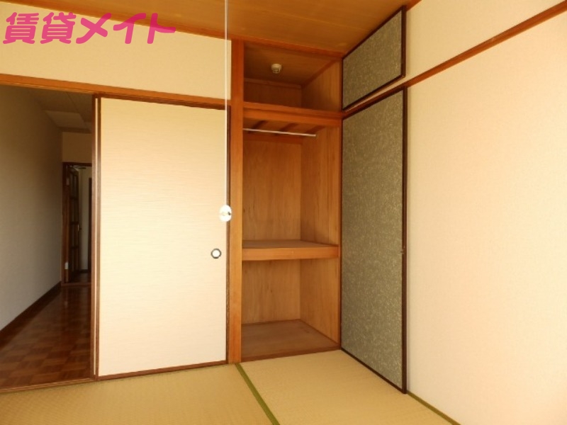 収納　同型参考写真