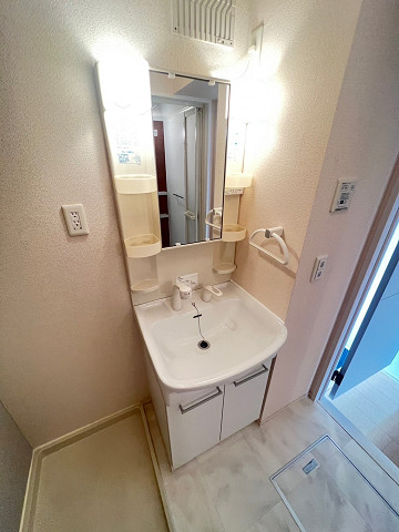 洗面設備　使いやすい洗面所です