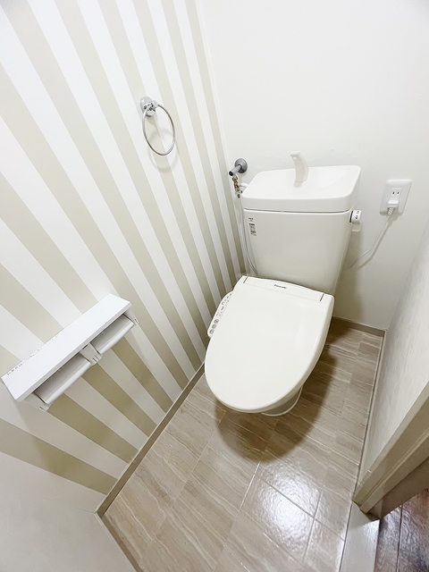 トイレ　温水洗浄便座