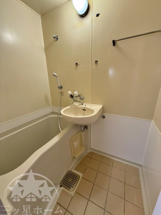 バス・シャワールーム　コンパクトで使いやすいお風呂です