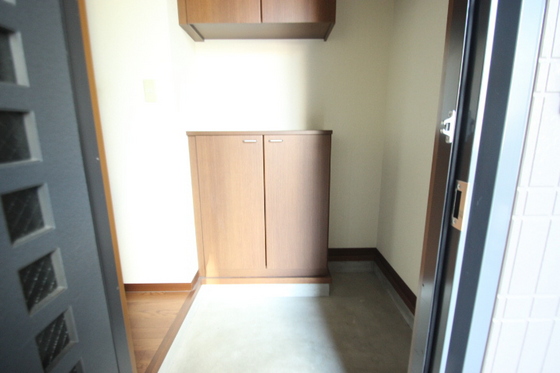 玄関　※別部屋の写真です