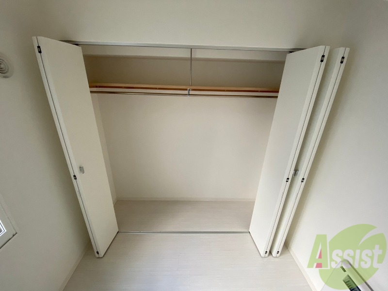 収納　寝室の収納です。部屋がすっきり片付きます。