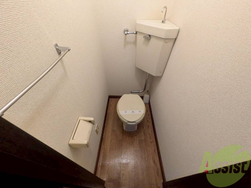 トイレ　こちらはトイレです。清潔感があり、安心して使用できます。