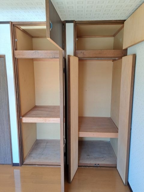 収納　東側洋室収納