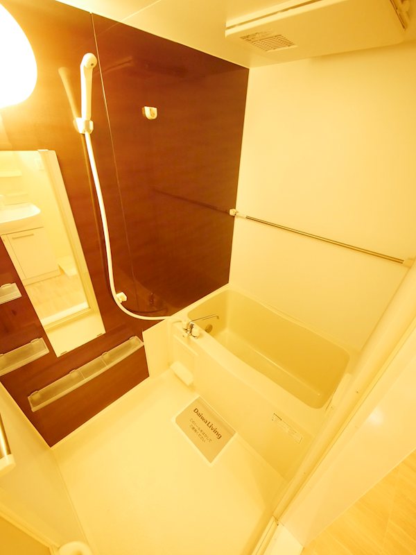 バス・シャワールーム　追焚き給湯、シャワー