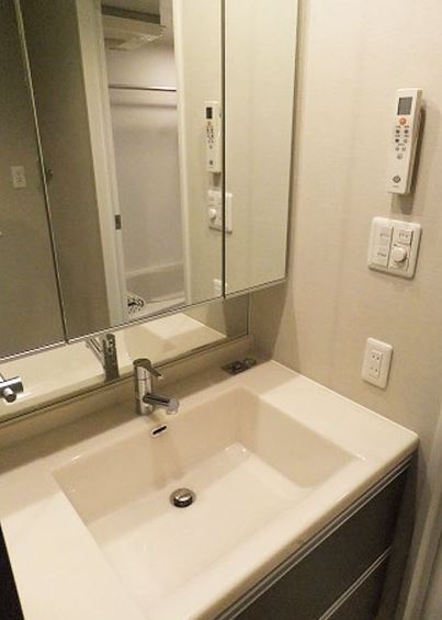 洗面設備　※別部屋の参考写真です。