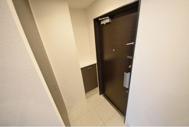 玄関　※別部屋の参考写真です。