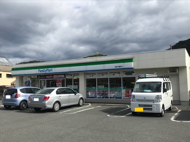 コンビニ　ファミリーマート鳥取大榎町店（コンビニ）まで34m