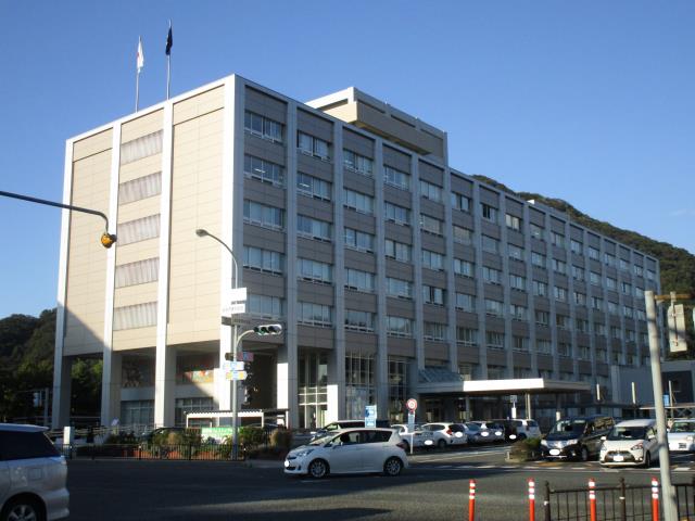 役所　鳥取県庁（役所）まで766m