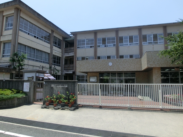 小学校　貝塚市立小学校木島小学校（小学校）まで768m