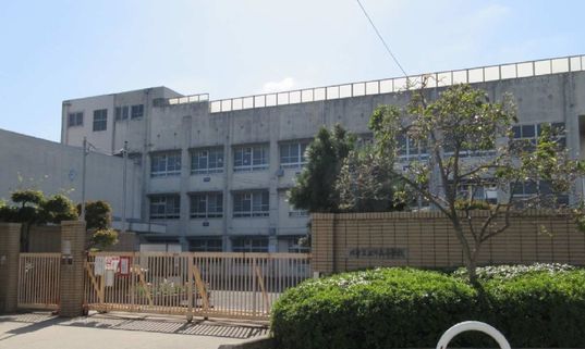小学校　堺市立　深井西小学校（小学校）まで352m