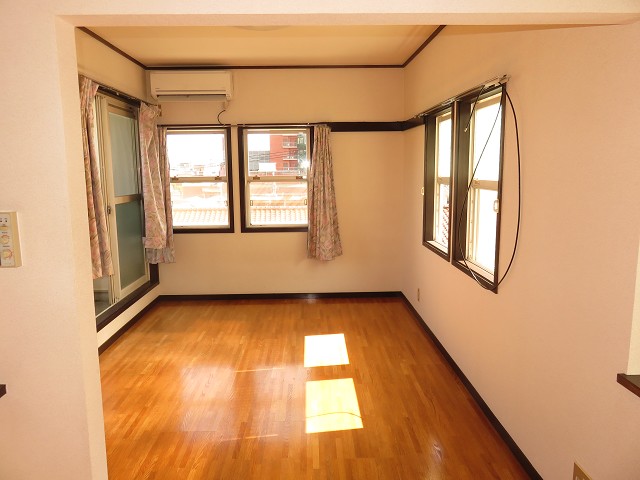 居室・リビング　明るい部屋