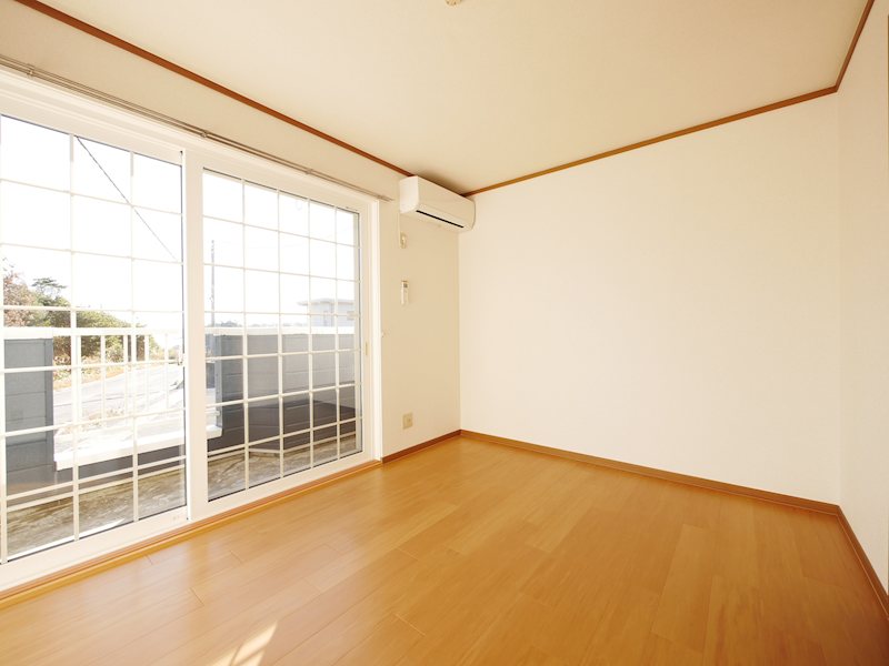 居室・リビング　南側洋室６帖