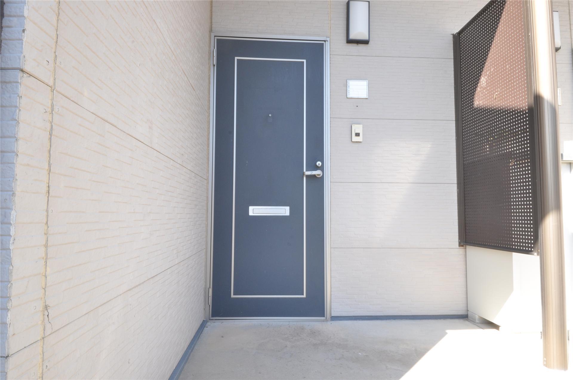 バルコニー　玄関