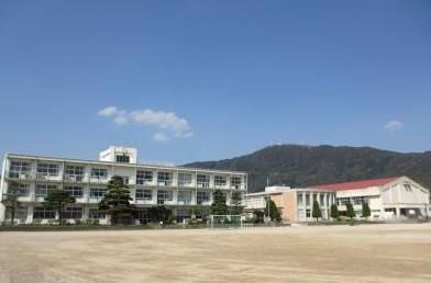 小学校　牟礼小学校（小学校）まで250m