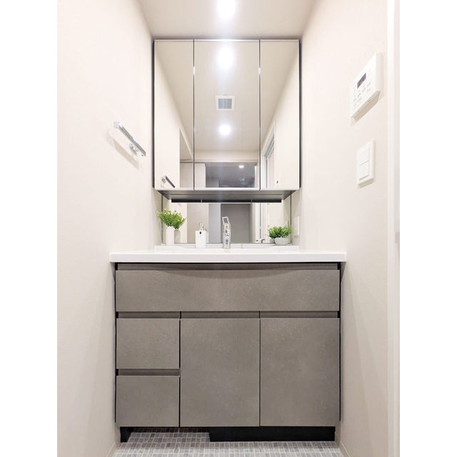 洗面設備　【家具・家電の備え付けはありません】