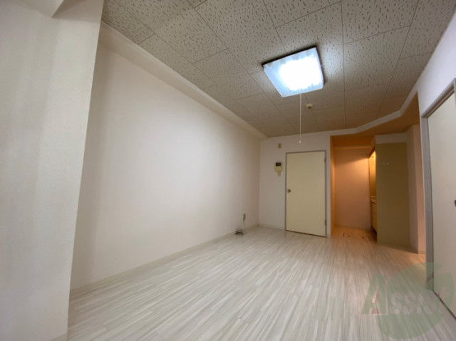 居室・リビング　１０帖のＬＤＫ。引き戸を開けると開放感があります。