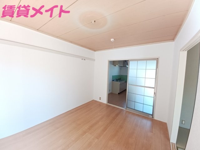 居室・リビング　同棟同タイプ別部屋の写真です