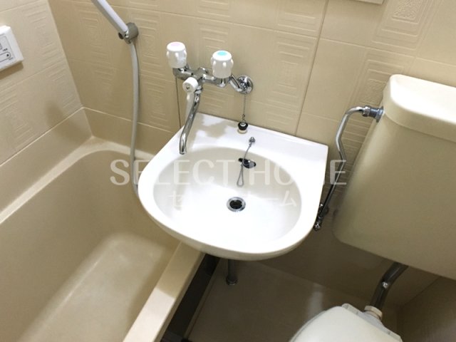 洗面設備　スペースが確保できる洗面所です