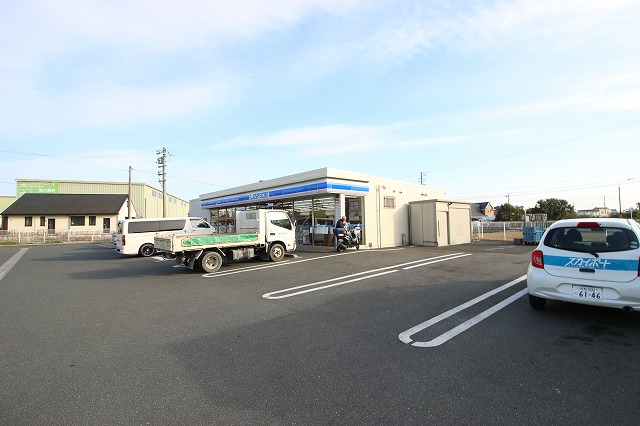 コンビニ　ローソン 浜松湖東町店（コンビニ）まで642m