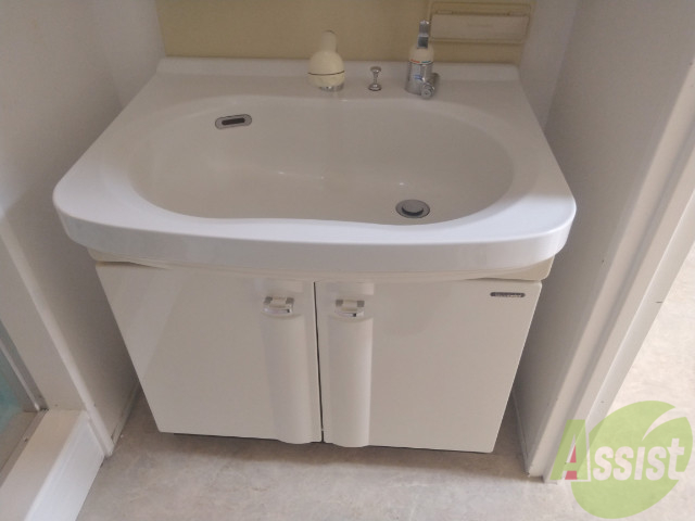 洗面設備　お化粧、歯磨き…などここ１つでこなせます。