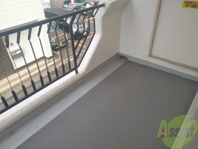 バルコニー　リビングに負けないくらい広いバルコニー。日当たり良好です。