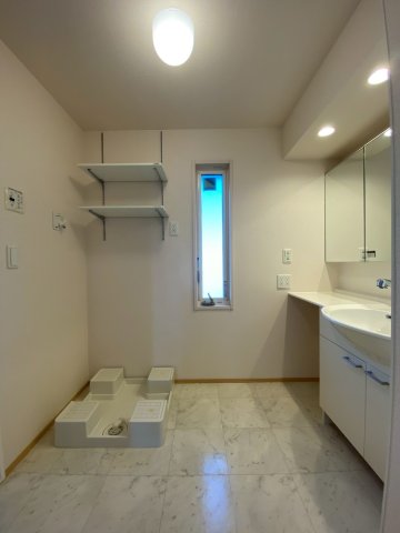 洗面設備　使いやすい洗面所です