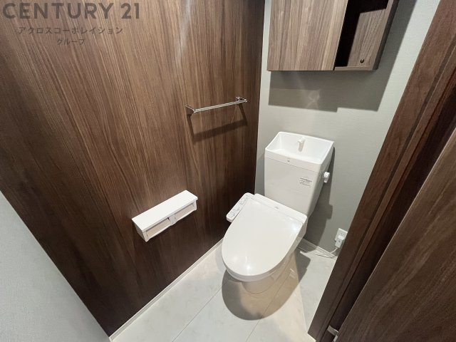 トイレ　ゆったりとした空間のウォシュレット付トイレです