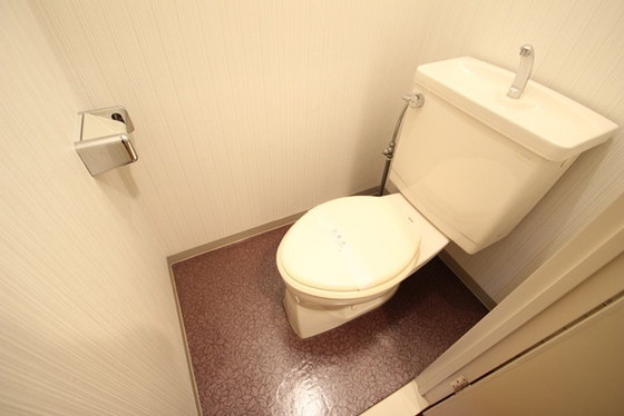 トイレ　別部屋の写真です。